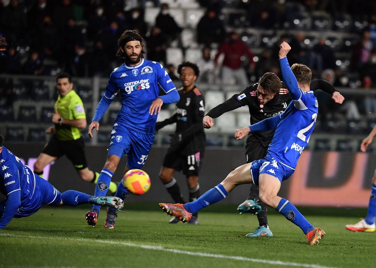 星空体育视频-热刺击败莱切斯特城，继续领跑英超