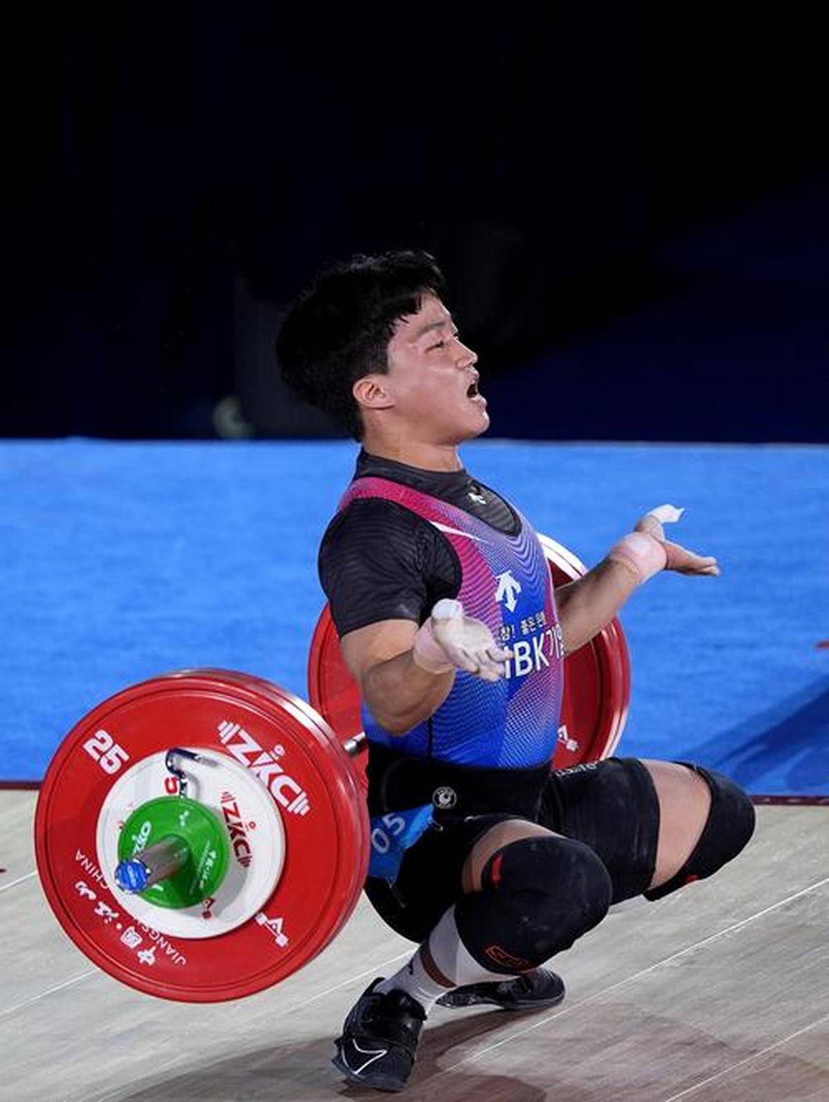 俄罗斯举重选手实现金牌梦想 俄罗斯举重选手实现金牌梦想