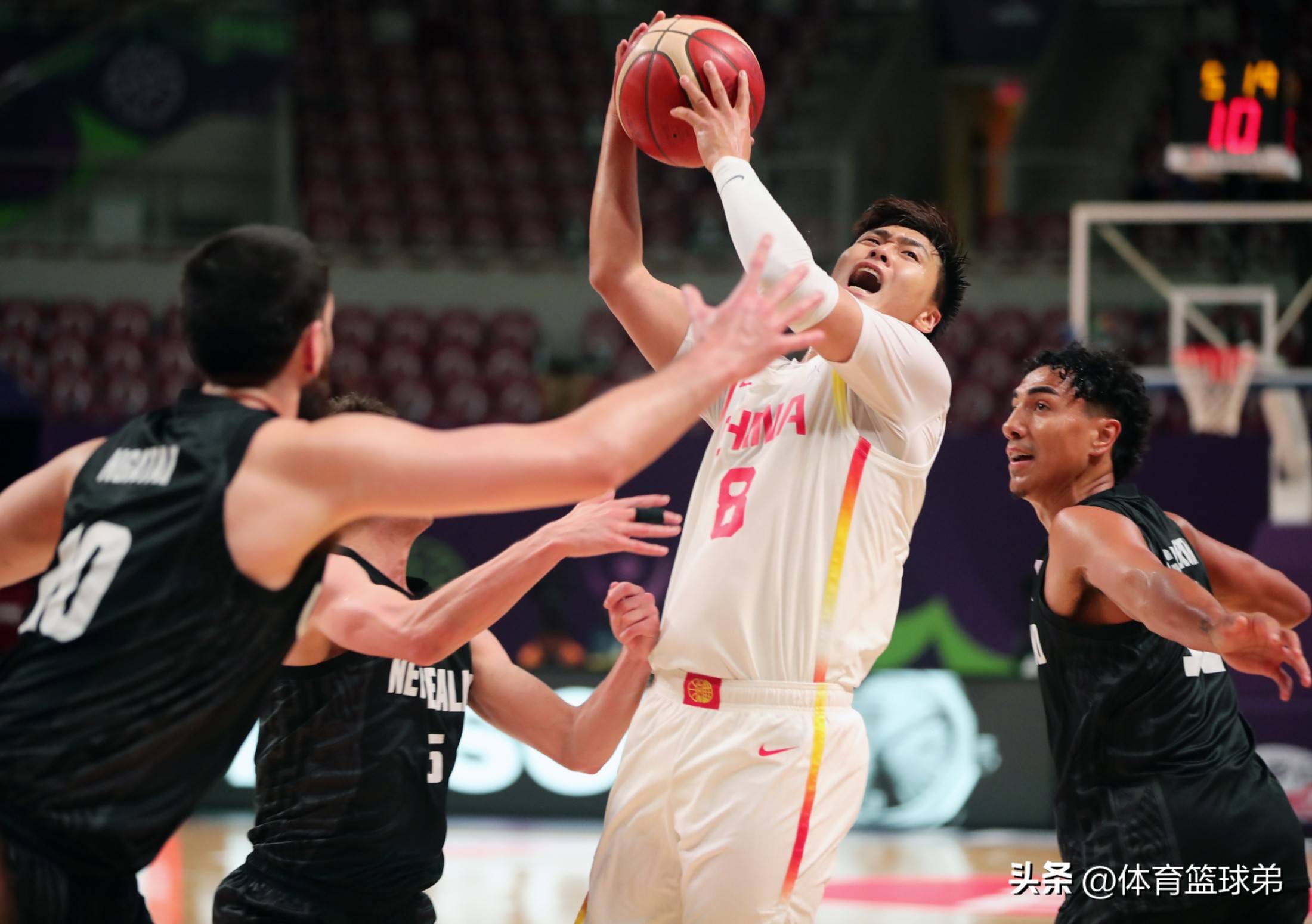 湖北男篮主场失利，球队陷入低谷