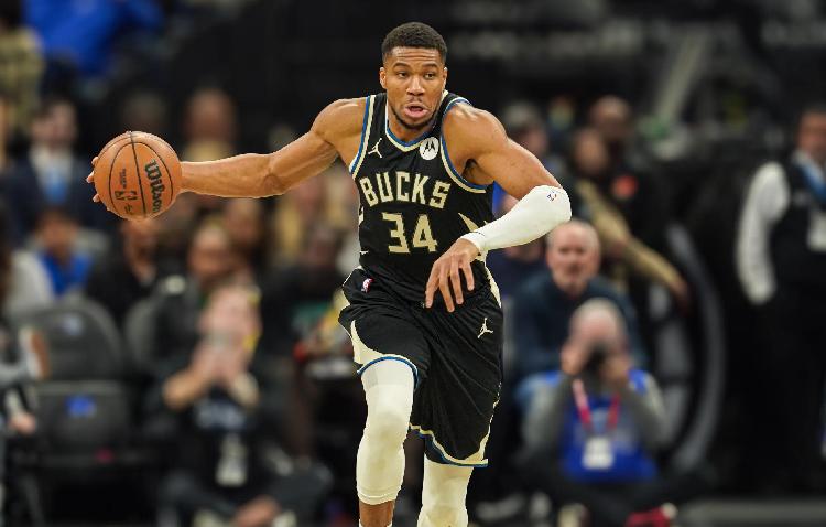 关于雄鹿惊险险胜掘金,保持领先的信息 关于雄鹿惊险险胜掘金,保持领先的信息