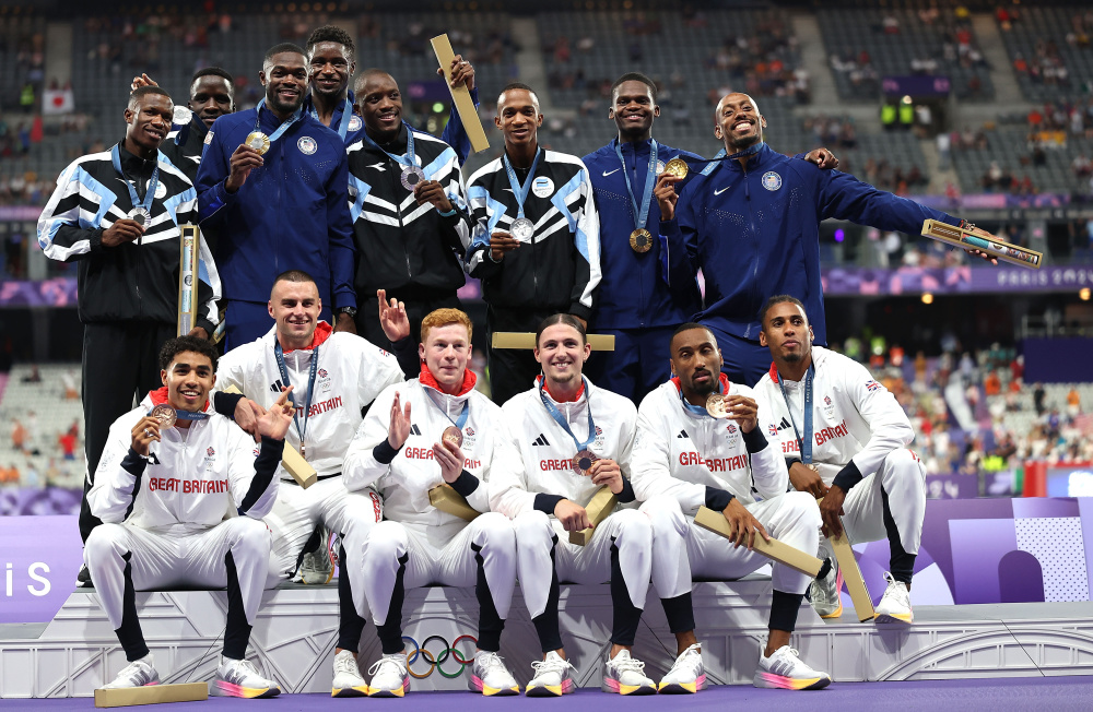 田径比赛中发生惊人奇迹，选手登上领奖台