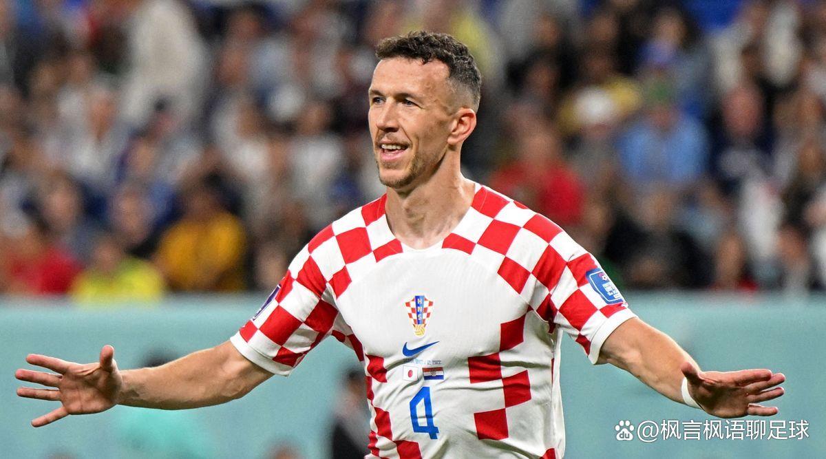 包含法国大胜克罗地亚，锁定小组第一的词条