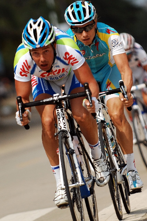 荷兰队在自行车比赛中斩获胜利