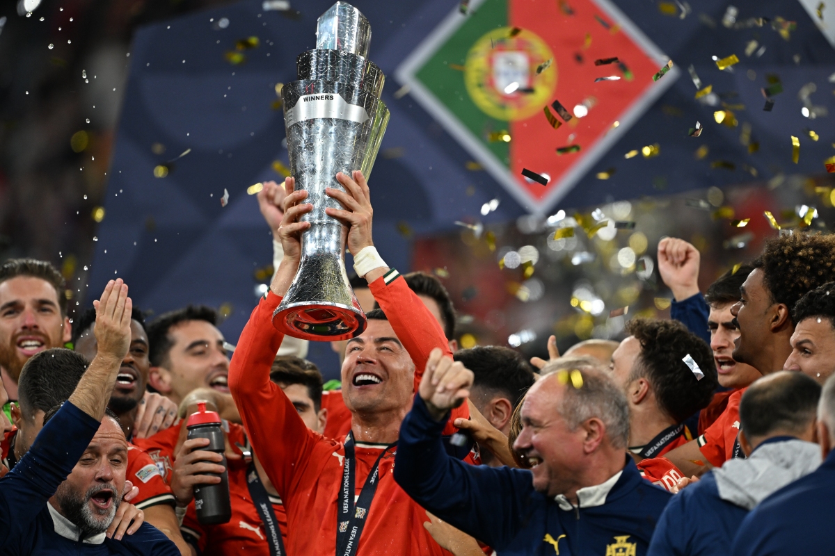 包含丹麦队在欧洲预选赛中一帆风顺，驶向胜利彼岸的词条