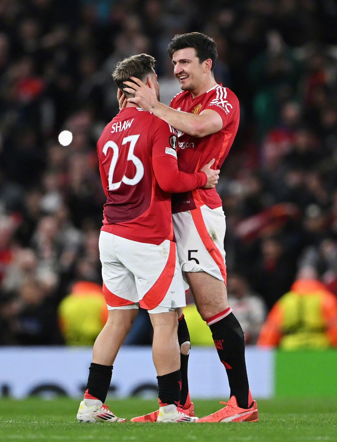 星空体育官网-阿曼球员精准射门取得制胜进球