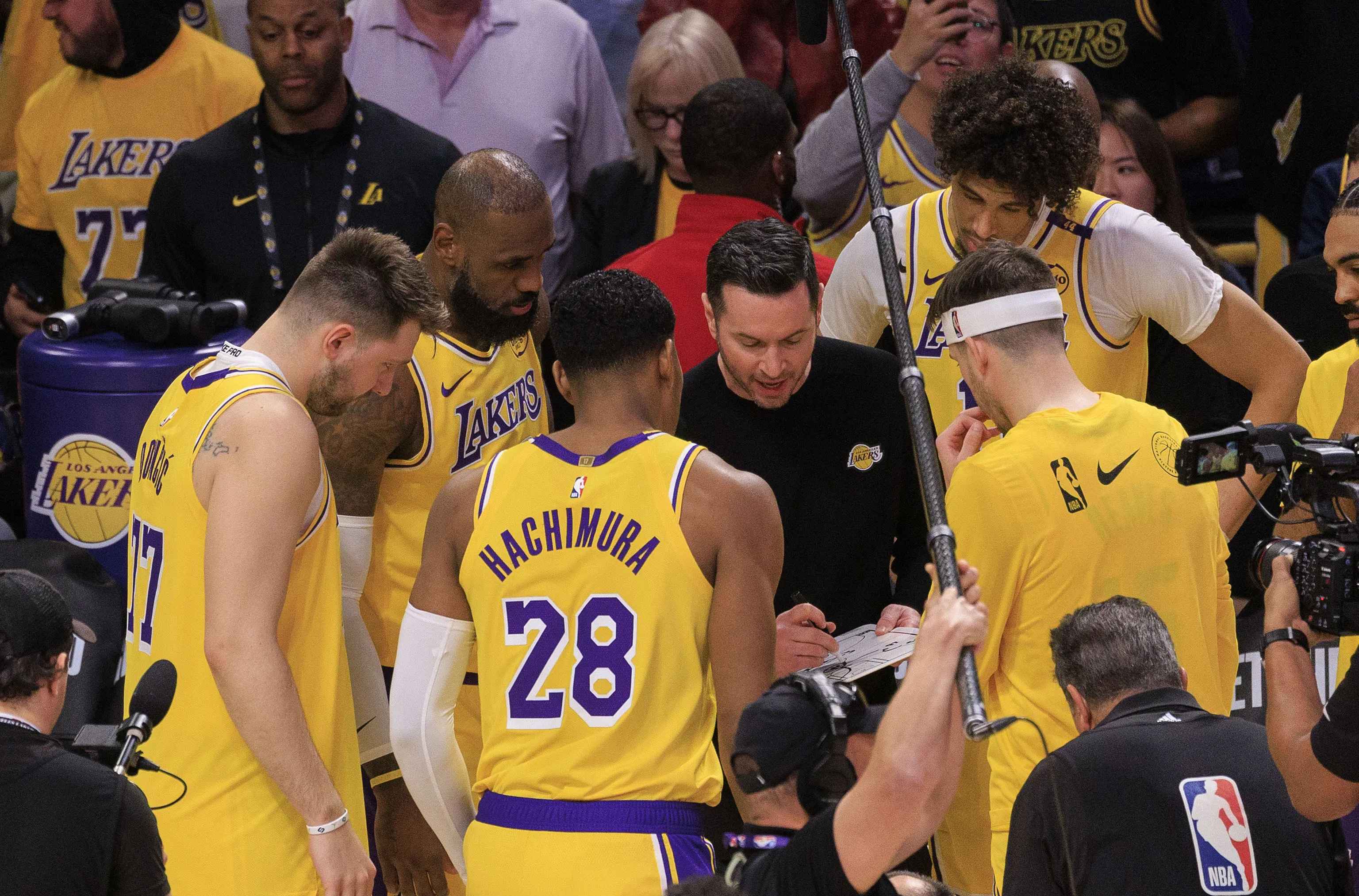 星空体育app下载地址-NBA全明星周末盛况再现，球迷激情高涨